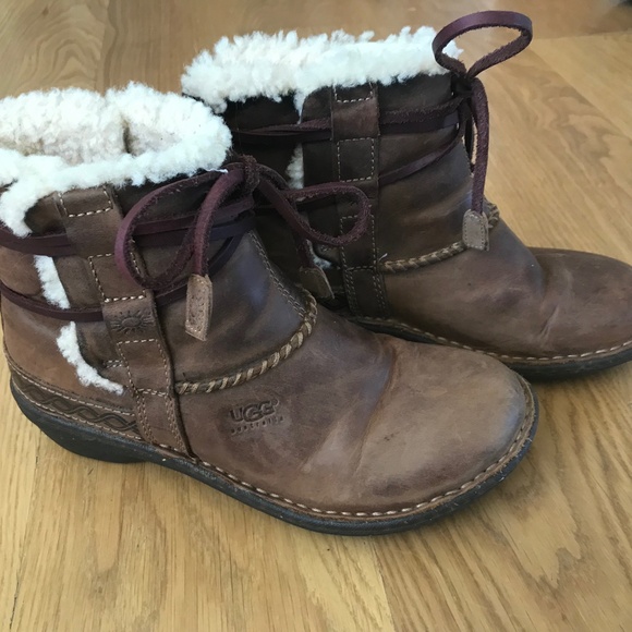 UGG brown cove shearling lined leather boot - Picture 1 of 3